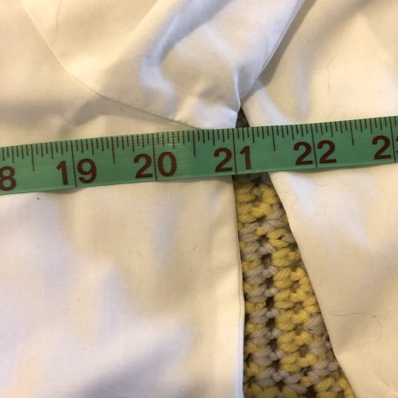 WHITE BLOUSE w/ Embroidered Collar and Front. Boho. Size XL - Picture 6 of 7